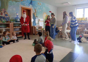Mikołaj odwiedza grupę czterolatków
