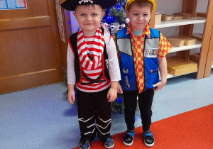 Chłopcy - pirat i budowniczy