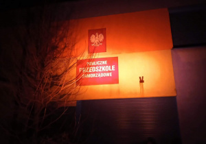 podświetlony budynek przedszkola