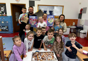 pamiątkowe zdjęcie z gośćmi