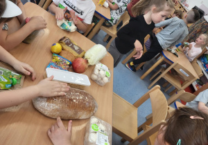 Przyniesione przez dzieci produkty ekologiczne