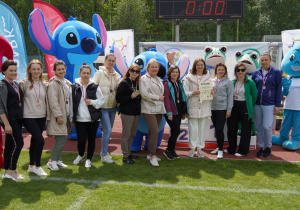 wszystkie panie pozują z medalami