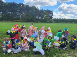 Wizyta pięciolatków na łące