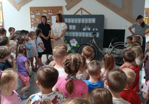 Pani Dyrektor i Pani Ewa opowiadają o rozpoczynającej się akcji