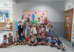 Panie z całą grupą i rodzicami