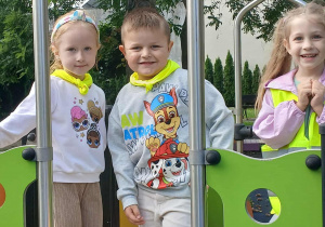 Zabawy na pobliskim placu zabaw