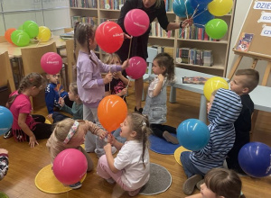 Ogólnopolski Dzień Głośnego Czytania - wizyta w bibliotece gminnej.