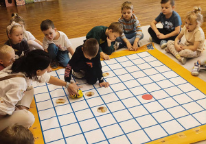Dzieci kodują z pszczółką BeeBot