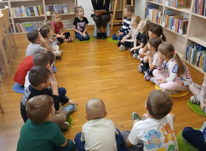 Jesienne czytanie w bibliotece