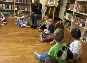 Wizyta w bibliotece w ramach innowacji „Mały człowiek – wielka wyobraźnia”