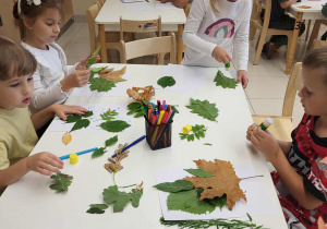 Zabawy z jesiennymi liściami