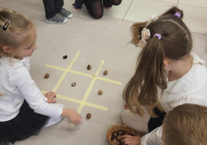 Kodowanie na dywanie z darami natury