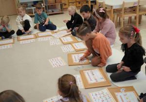 Dzieci rozkodowują hasło