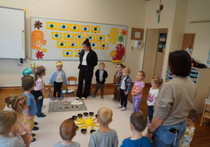 dzieci śpiewają sto lat