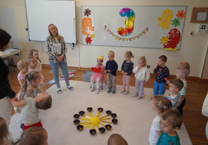 dzieci śpiewają sto lat