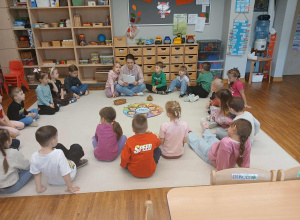 „Jeżyk Boromirek – praca plastyczna” - zajęcia 7, „Dzień dobry, Radości! – o śmiechu i bliskości” - zajęcia 8