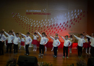 Dzieci podczss tańca