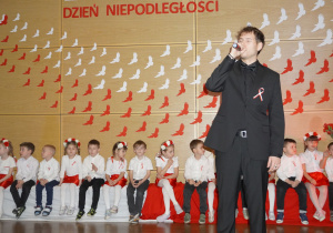 Uczeń recytuje wiersz