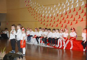 Dzieci recytują wiersze