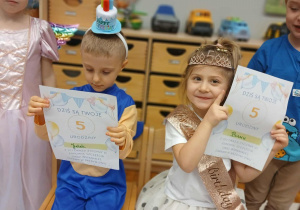 Basia i Julek z dyplomami