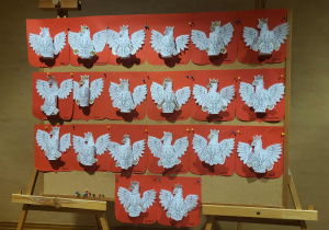 godła wykonane przez grupę 6 latków