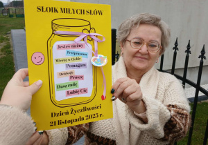 Przekazanie kartki do KGW Woliczanki