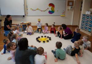 Alex pokazuje swoje zdjęcia