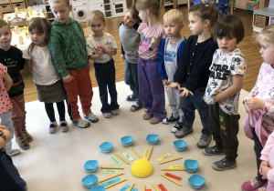 dzieci spiewają stol at