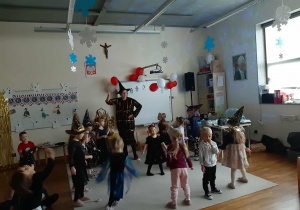 wspólna zabawa przy muzyce