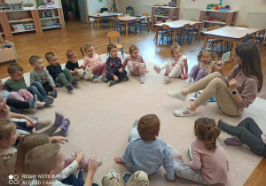 dzieci tupią nogami jak słoń