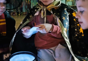 Filip wyciąga wróżbę