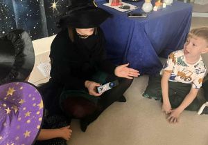 pani Ewa pokazuje wróżbę