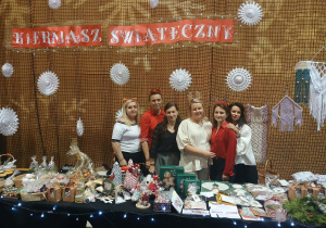 panie pozują do zdjęcia