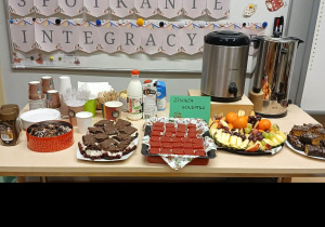 Stoliczek ze smakołykami