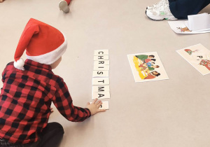 Układanie świątecznych wyrazów