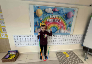 chłopiec pokazuje linię życia