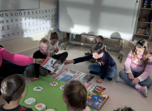 Projekt Edukacyjny "Play With English - Play In English" zadanie nr 3 "Christmas Around the World"