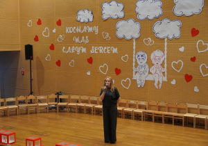 Pani Asia wita gości