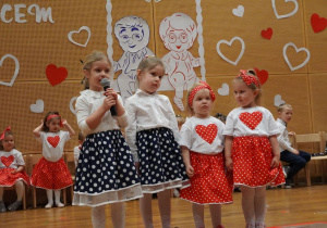 Dziewczynki mówią wiersze