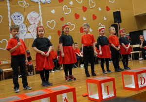 Dzieci mówia wierszyk