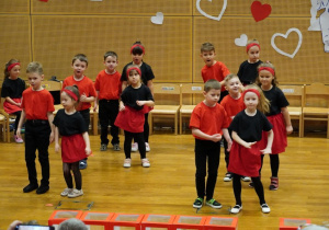 5-latki tańczą dla dziadków