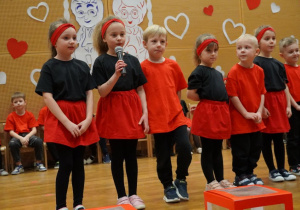 Zuzia mówi wierszyk