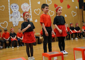 Marcelinka mówi wierszyk