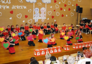 6-latki tańczą z sercami