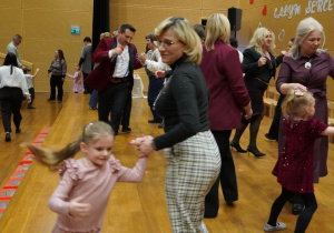 Wspólne zabawy na scenie