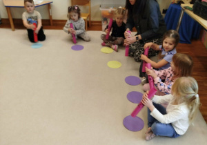 zabawa z bum bum rurkami