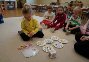 Aniela liczy pączki