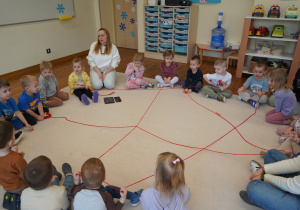 dzieci tworzą sieć