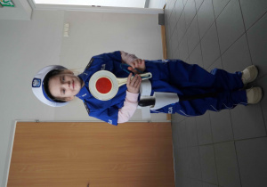 Wiktoria w stroju policjanta