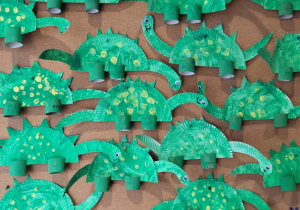 wystawa prac plastyczno- technicznych dinozaury